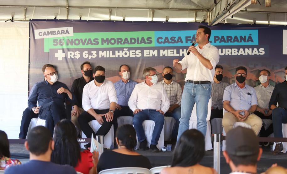 Governador entrega as chaves da casa própria a 56 famílias de Cambará