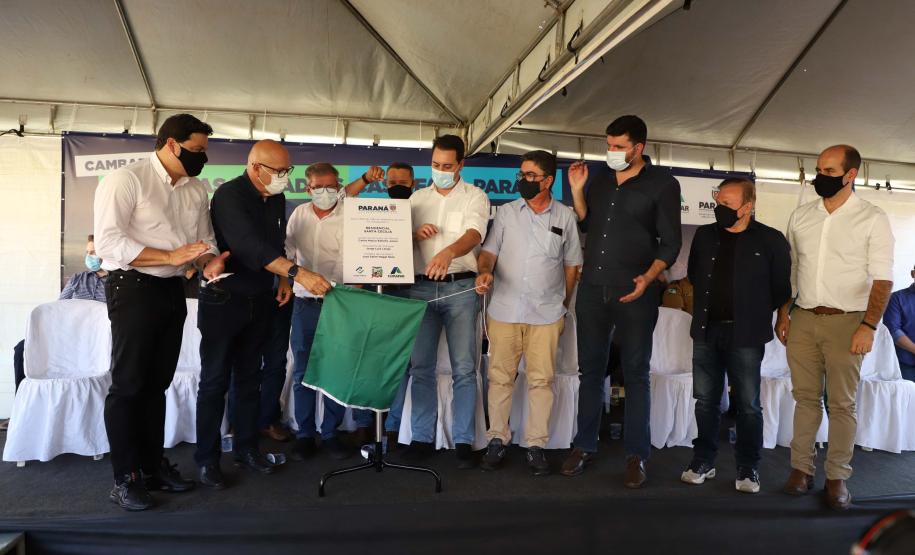 Governador entrega as chaves da casa própria a 56 famílias de Cambará