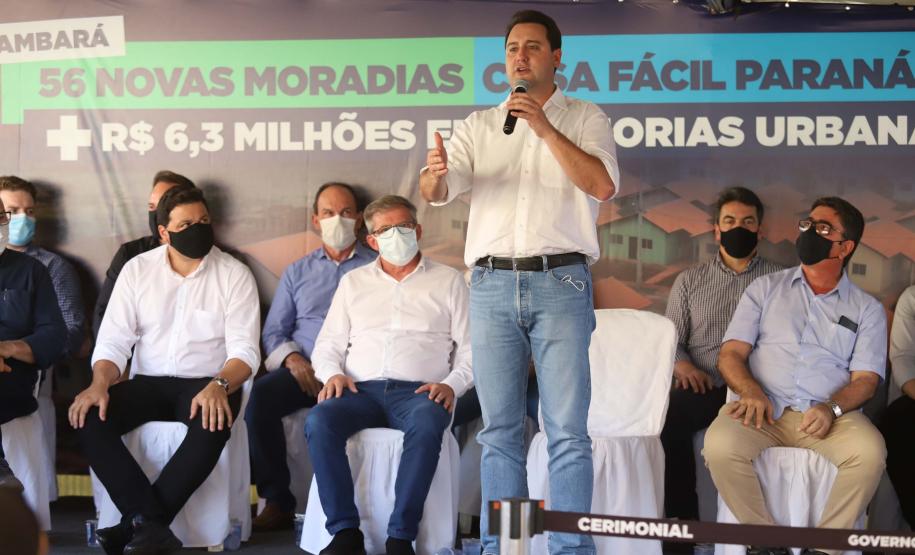 Governador entrega as chaves da casa própria a 56 famílias de Cambará