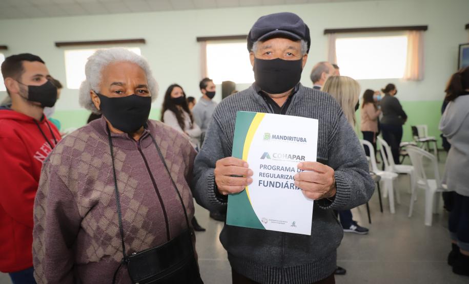 Governador entrega títulos de propriedade e anuncia R$ 17,6 milhões em obras para Mandirituba