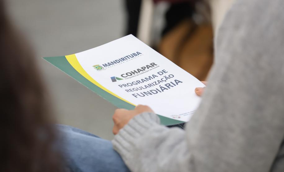 Governador entrega títulos de propriedade e anuncia R$ 17,6 milhões em obras para Mandirituba