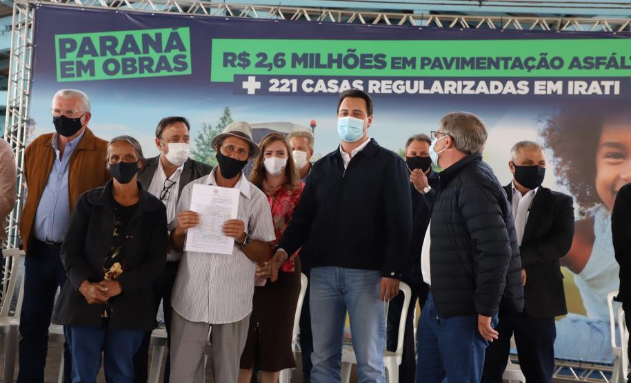 Governador entrega títulos de propriedade em Irati