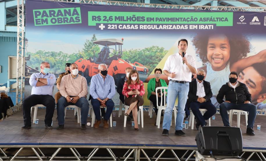 Governador entrega títulos de propriedade em Irati