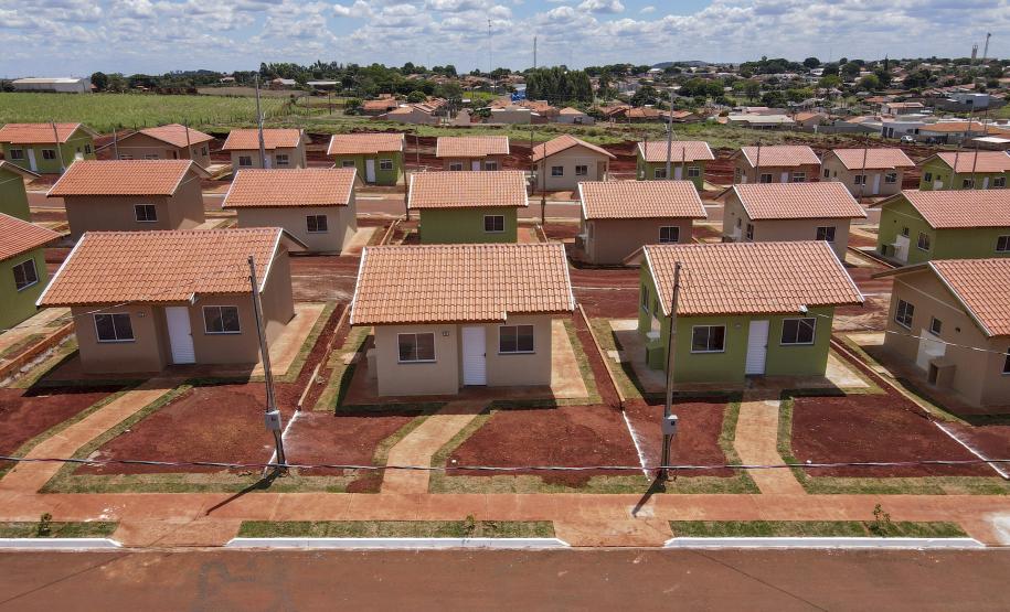 Pavimentação, complexo esportivo e 50 moradias populares transformam a vida de Marumbi