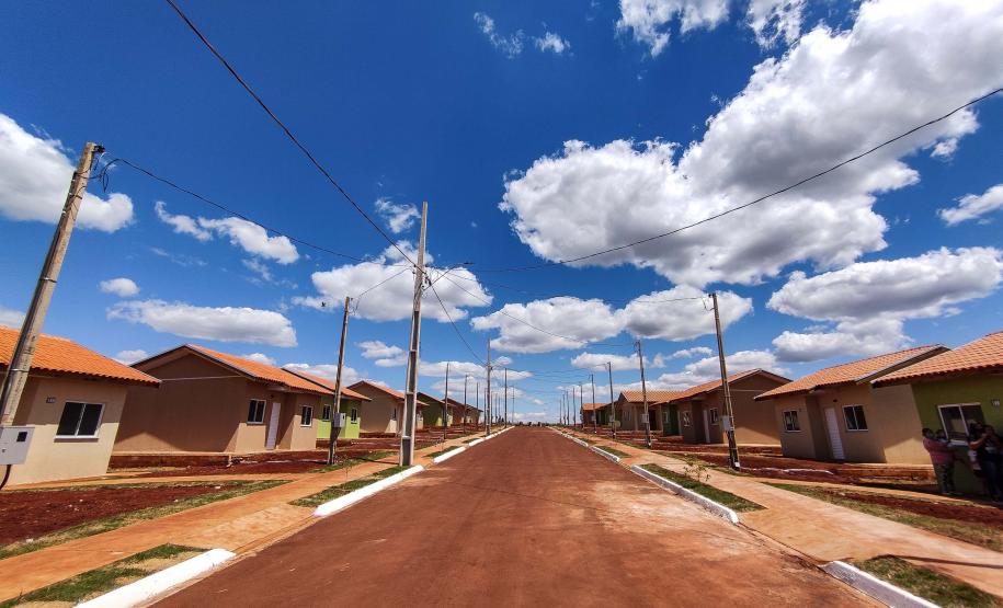 Pavimentação, complexo esportivo e 50 moradias populares transformam a vida de Marumbi