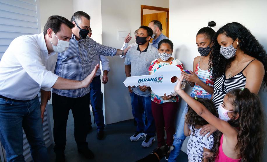 Pavimentação, complexo esportivo e 50 moradias populares transformam a vida de Marumbi