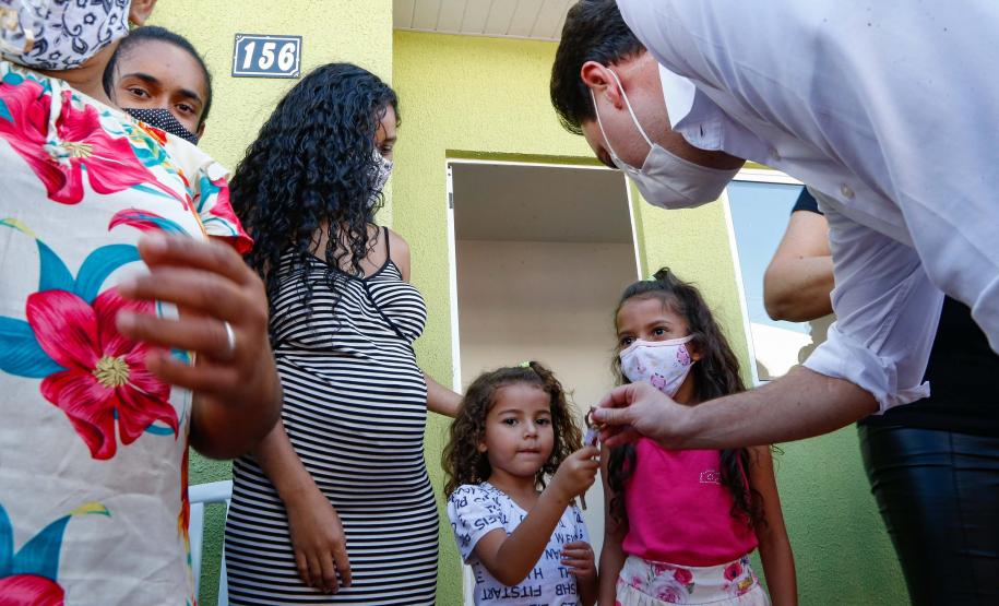 Pavimentação, complexo esportivo e 50 moradias populares transformam a vida de Marumbi
