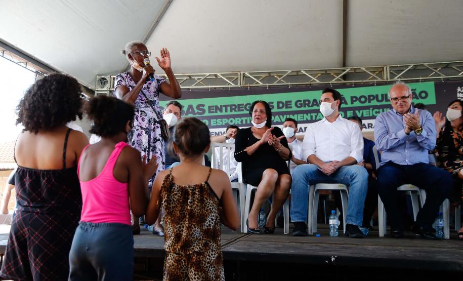 Pavimentação, complexo esportivo e 50 moradias populares transformam a vida de Marumbi