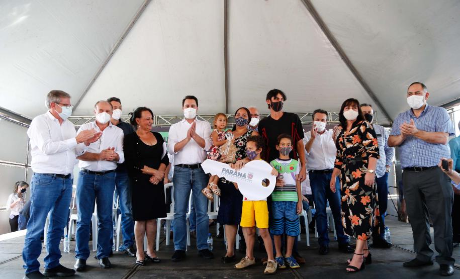 Pavimentação, complexo esportivo e 50 moradias populares transformam a vida de Marumbi