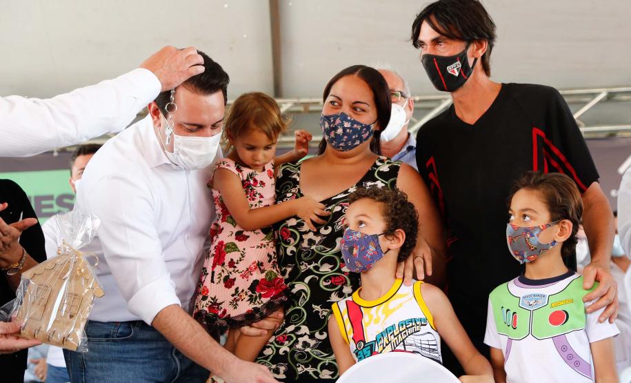 Pavimentação, complexo esportivo e 50 moradias populares transformam a vida de Marumbi