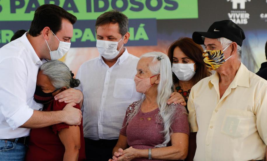 Governador inaugura condomínio para idosos com 40 casas em Foz do Iguaçu