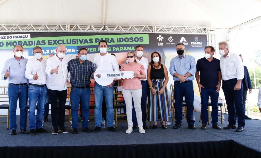 Governador inaugura condomínio para idosos com 40 casas em Foz do Iguaçu