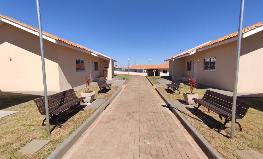 Governador inaugura condomínio para idosos com 40 casas em Foz do Iguaçu