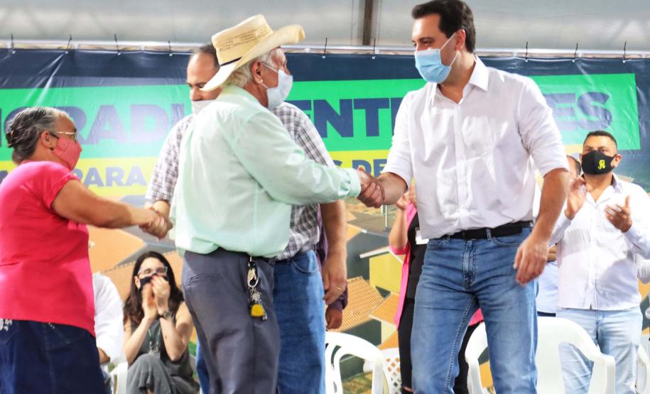 Governo entrega 119 casas populares para ajudar famílias de Cantagalo