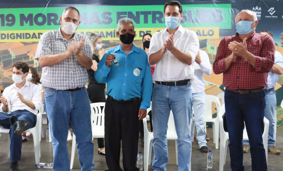 Governo entrega 119 casas populares para ajudar famílias de Cantagalo