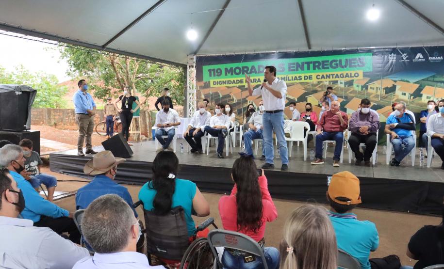 Governo entrega 119 casas populares para ajudar famílias de Cantagalo