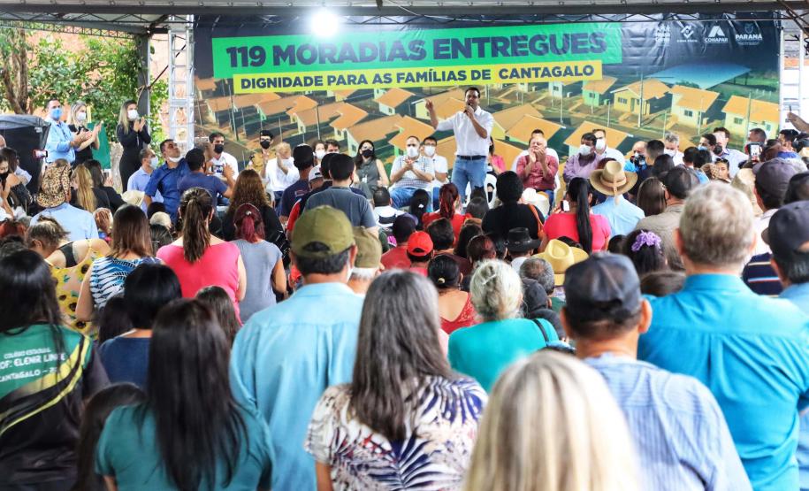 Governo entrega 119 casas populares para ajudar famílias de Cantagalo