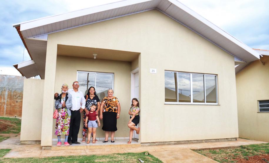 Governo entrega 119 casas populares para ajudar famílias de Cantagalo