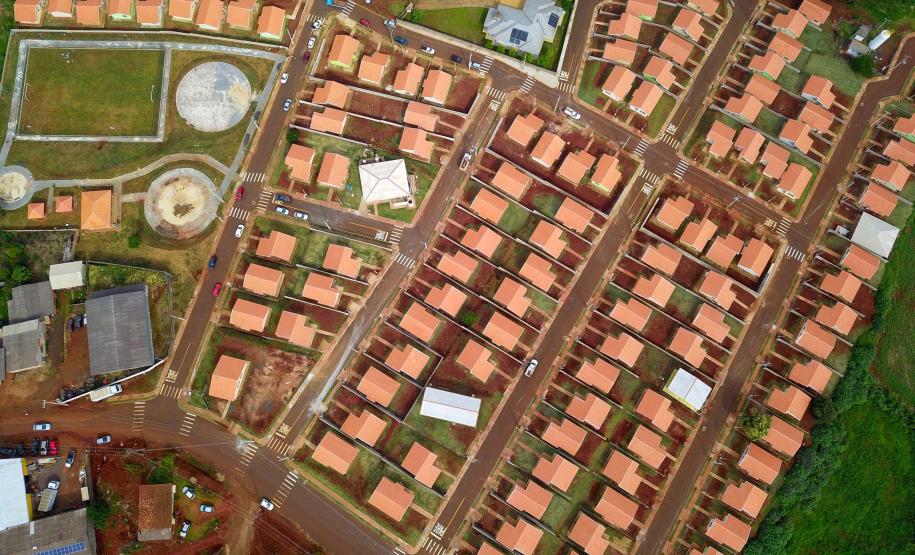 Governo entrega 119 casas populares para ajudar famílias de Cantagalo