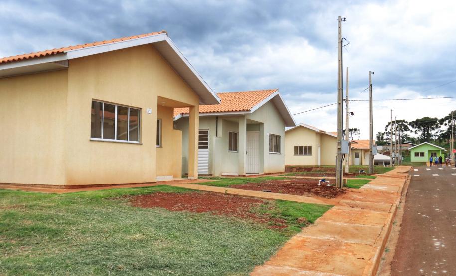 Governo entrega 119 casas populares para ajudar famílias de Cantagalo