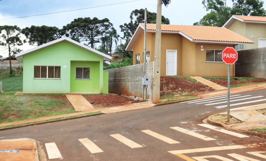 Governo entrega 119 casas populares para ajudar famílias de Cantagalo