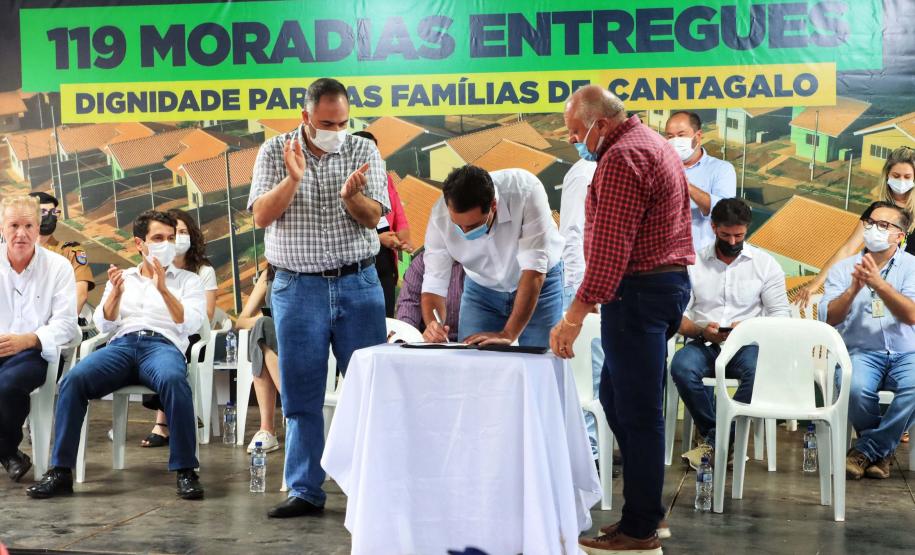 Governo entrega 119 casas populares para ajudar famílias de Cantagalo