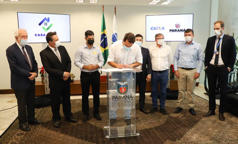 Governador libera recursos para subsidiar entrada da casa de 4.785 famílias paranaenses
