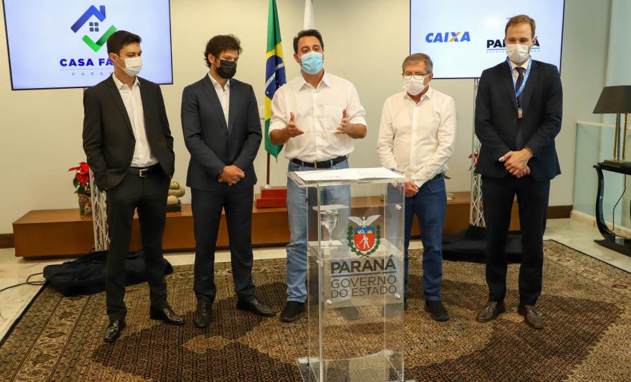 Governador libera recursos para subsidiar entrada da casa de 4.785 famílias paranaenses