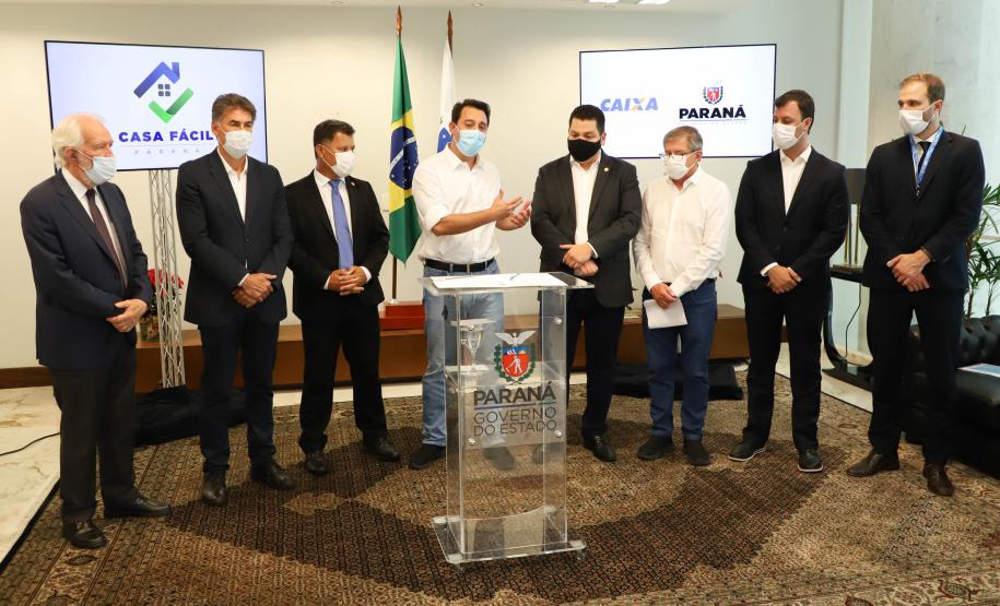 Governador libera recursos para subsidiar entrada da casa de 4.785 famílias paranaenses