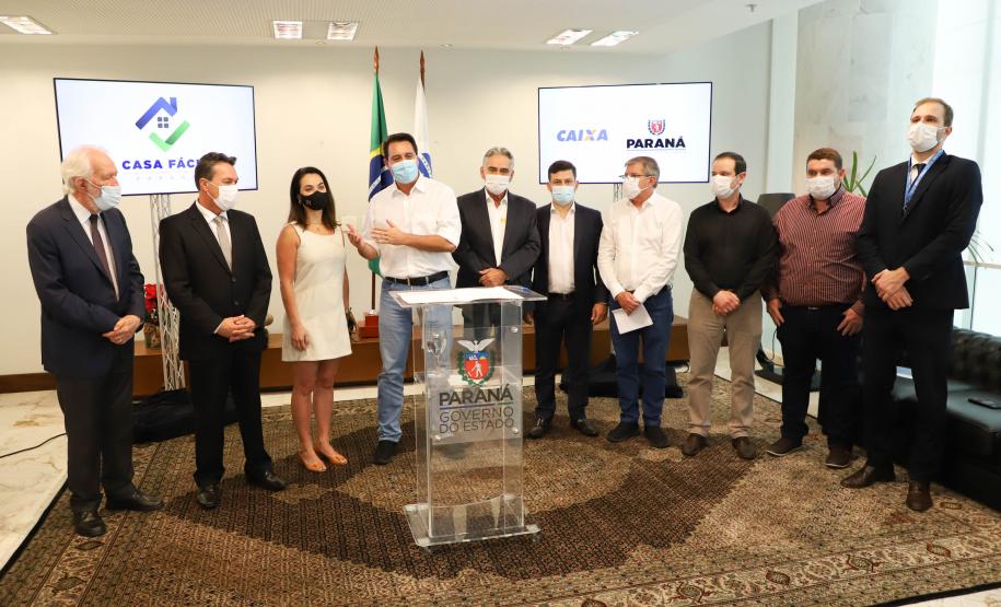 Governador libera recursos para subsidiar entrada da casa de 4.785 famílias paranaenses