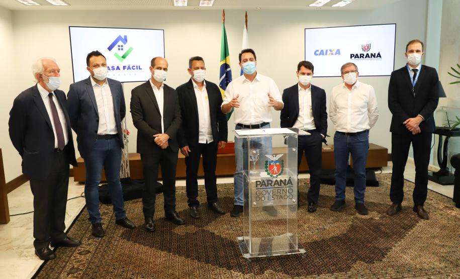 Governador libera recursos para subsidiar entrada da casa de 4.785 famílias paranaenses