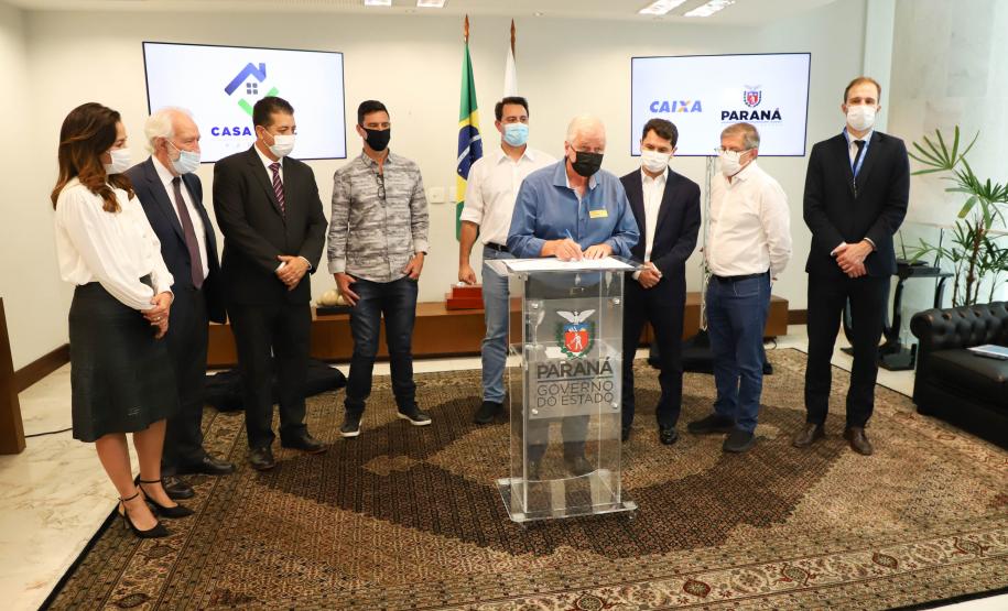Governador libera recursos para subsidiar entrada da casa de 4.785 famílias paranaenses