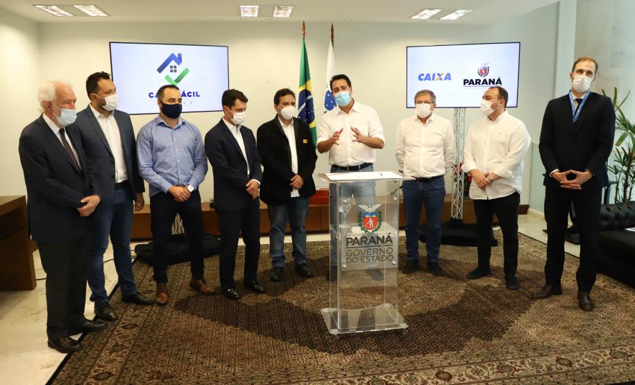 Governador libera recursos para subsidiar entrada da casa de 4.785 famílias paranaenses
