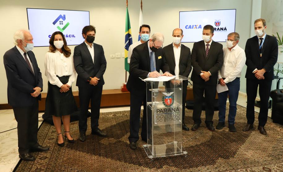 Governador libera recursos para subsidiar entrada da casa de 4.785 famílias paranaenses