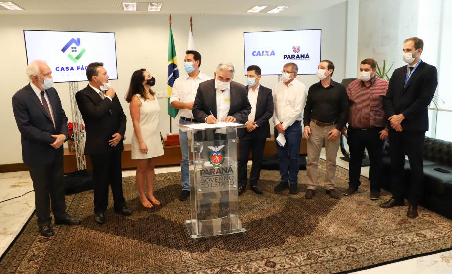 Governador libera recursos para subsidiar entrada da casa de 4.785 famílias paranaenses