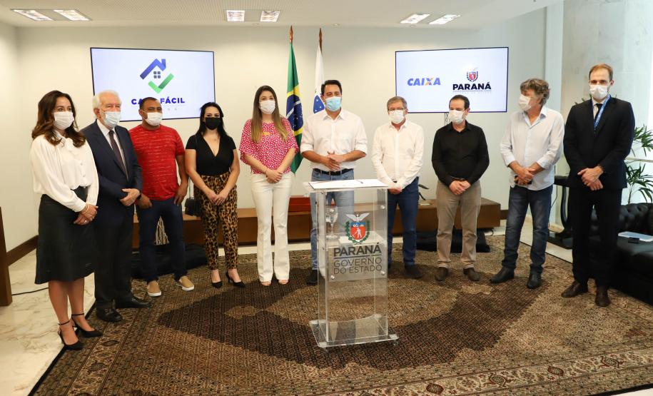 Governador libera recursos para subsidiar entrada da casa de 4.785 famílias paranaenses