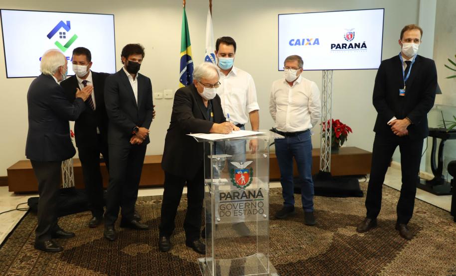 Governador libera recursos para subsidiar entrada da casa de 4.785 famílias paranaenses