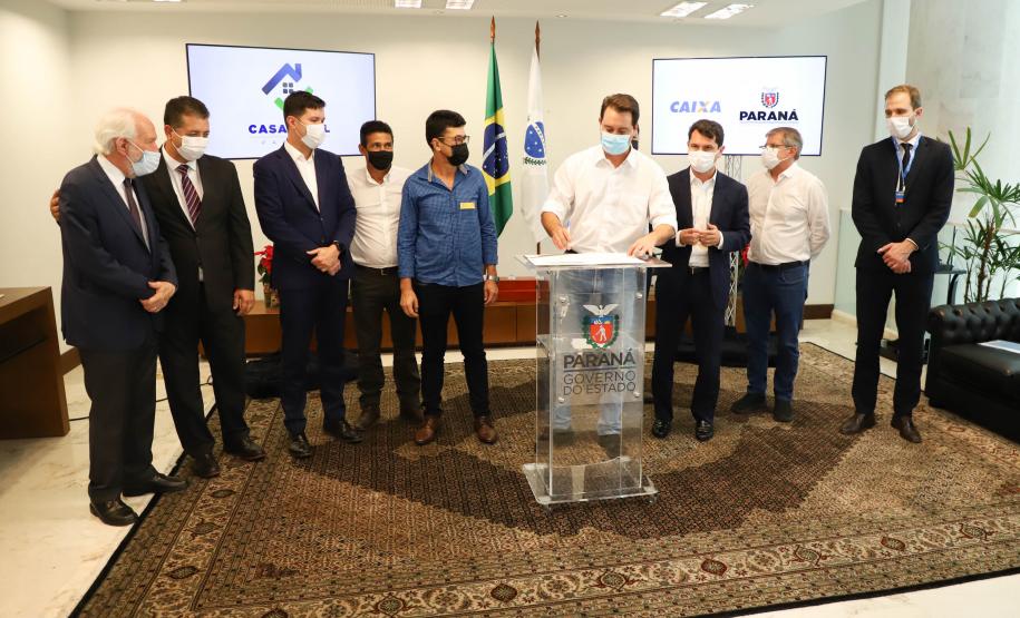 Governador libera recursos para subsidiar entrada da casa de 4.785 famílias paranaenses