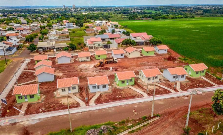 Casas são entregues de graça a 21 famílias de Guaíra