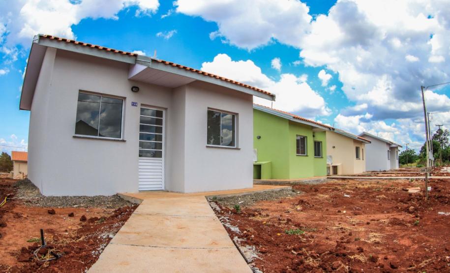 Casas são entregues de graça a 21 famílias de Guaíra