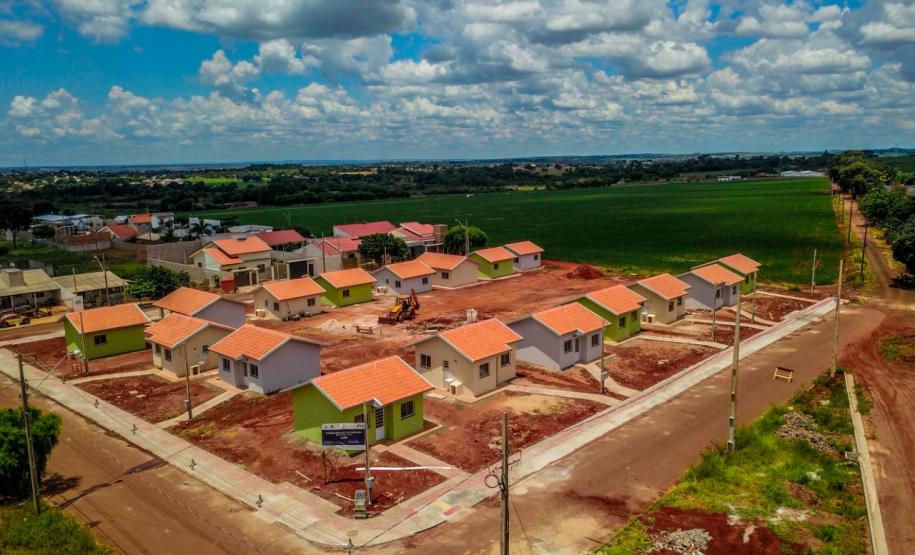 Casas são entregues de graça a 21 famílias de Guaíra