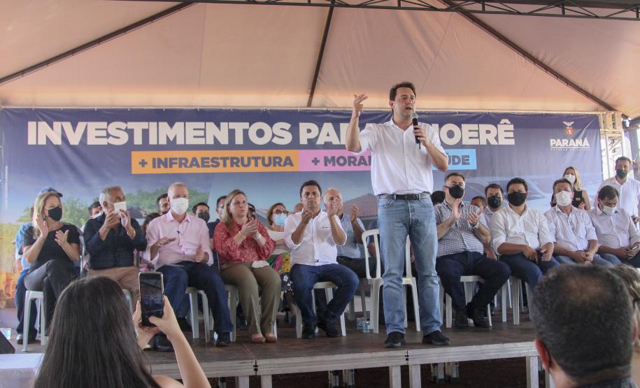 Com documentos em mãos, famílias de Goioerê celebram o Natal com casas regularizadas