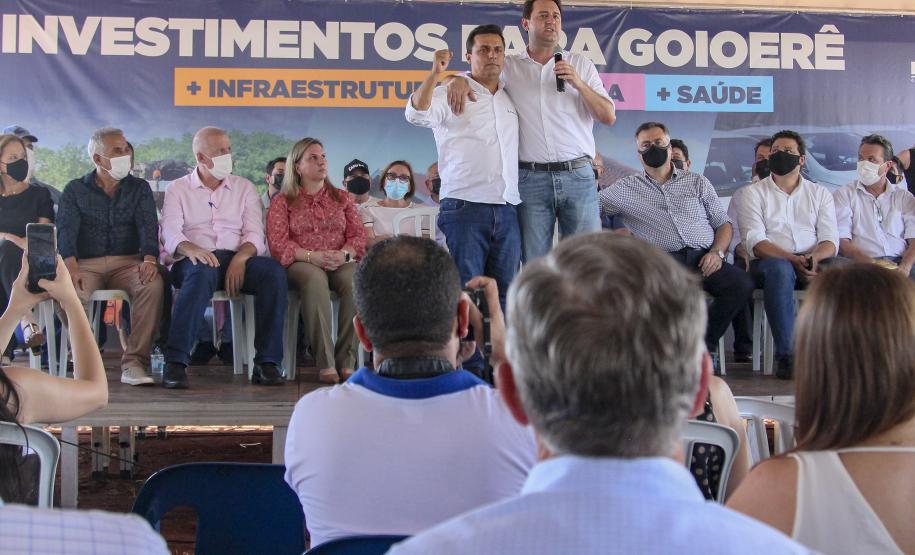 Com documentos em mãos, famílias de Goioerê celebram o Natal com casas regularizadas