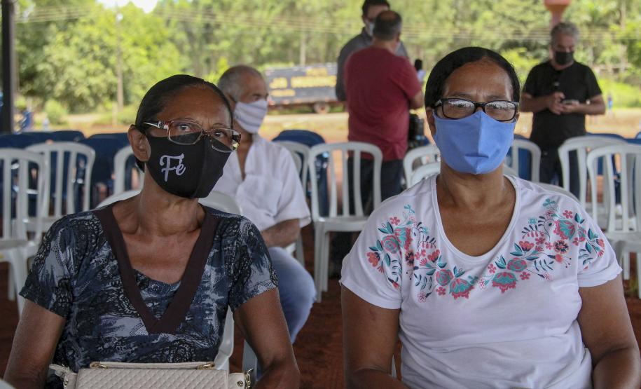 Com documentos em mãos, famílias de Goioerê celebram o Natal com casas regularizadas