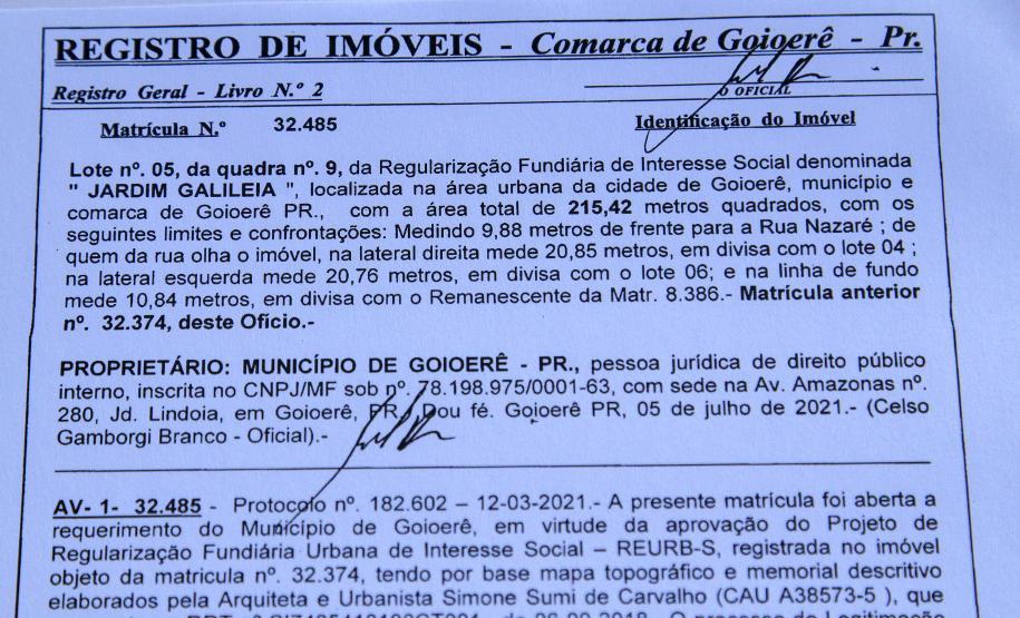 Com documentos em mãos, famílias de Goioerê celebram o Natal com casas regularizadas