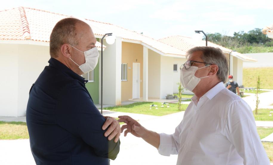 Governo entrega 90 casas e condomínio para idosos em Prudentópolis