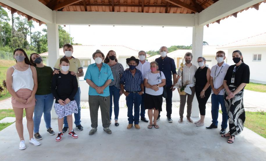 Governo entrega 90 casas e condomínio para idosos em Prudentópolis