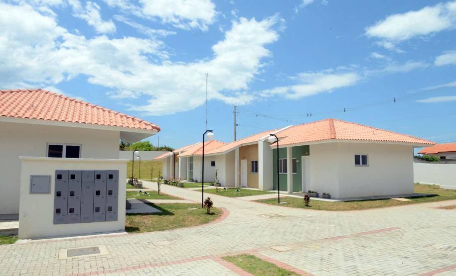 Governo entrega 90 casas e condomínio para idosos em Prudentópolis