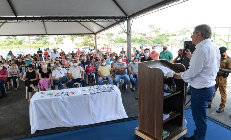 Governo entrega 90 casas e condomínio para idosos em Prudentópolis