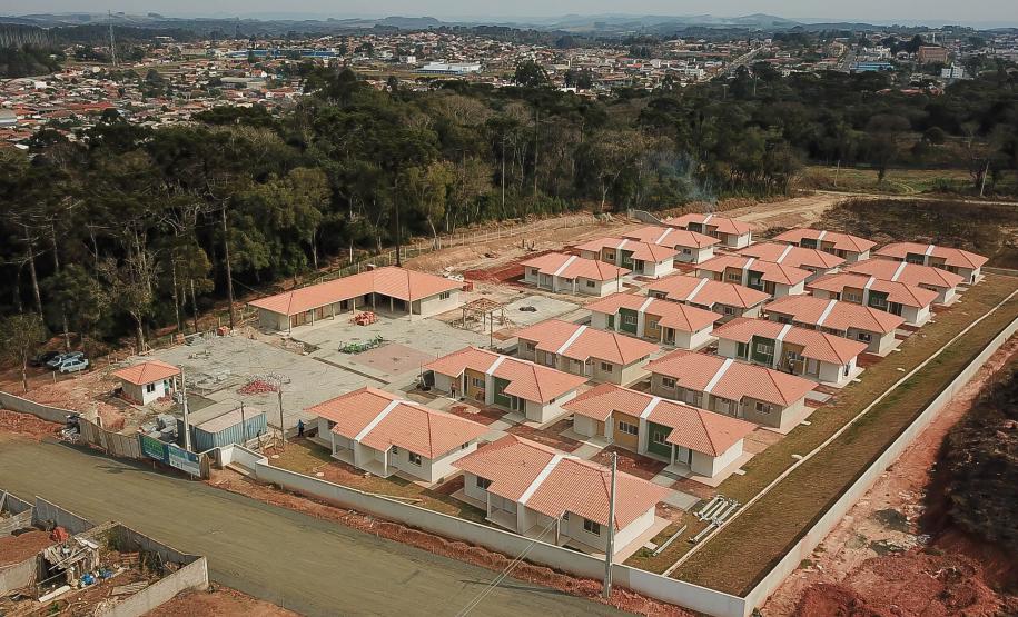Na semana do Natal, Governo entrega mais 222 casas e novo condomínio do idoso